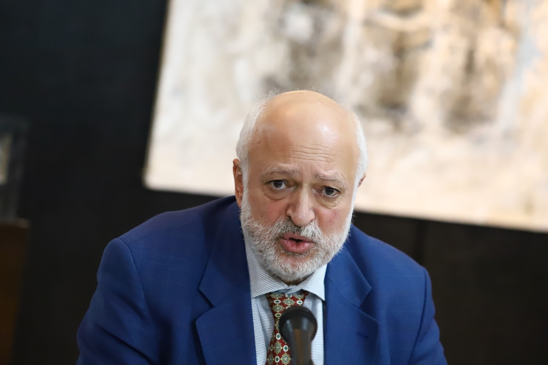 Минеков за мандата си: Минно поле с непрестанно напрежение