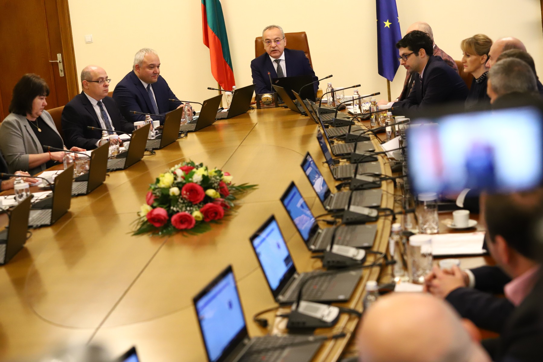 Донев: Служебният кабинет не се намесва в предизборната кампания