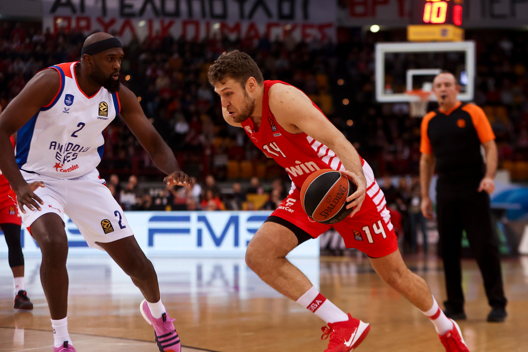 Олимпиакос повали шампиона в Евролигата, Везенков отново MVP