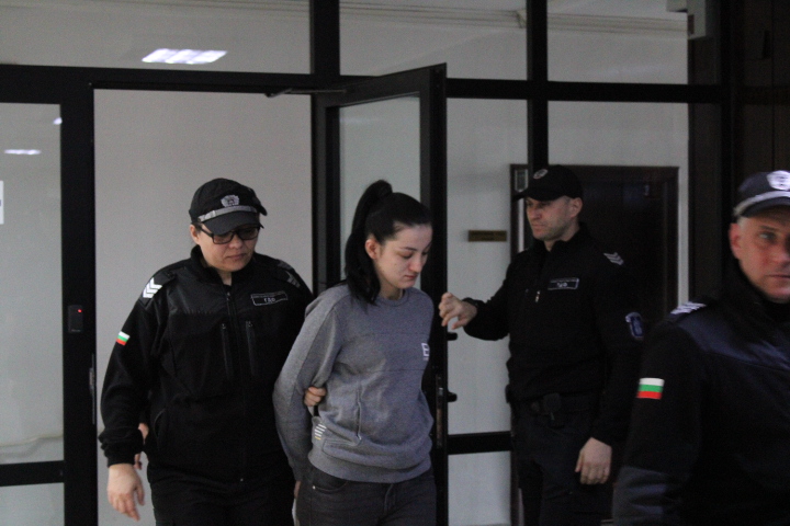Полицайката Лулеова, задържана с канабис в колата, остава в ареста