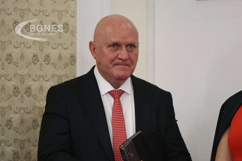 МОН предвижда втора дата за изпит за учениците от 7. и 12. клас