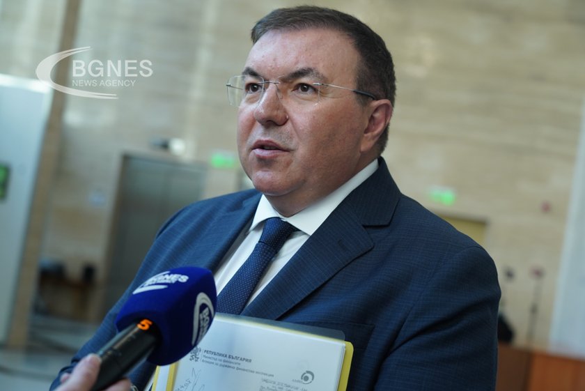 Костадин Ангелов след доклада на АДФИ за "Пирогов": Хинков да подава оставка още днес 