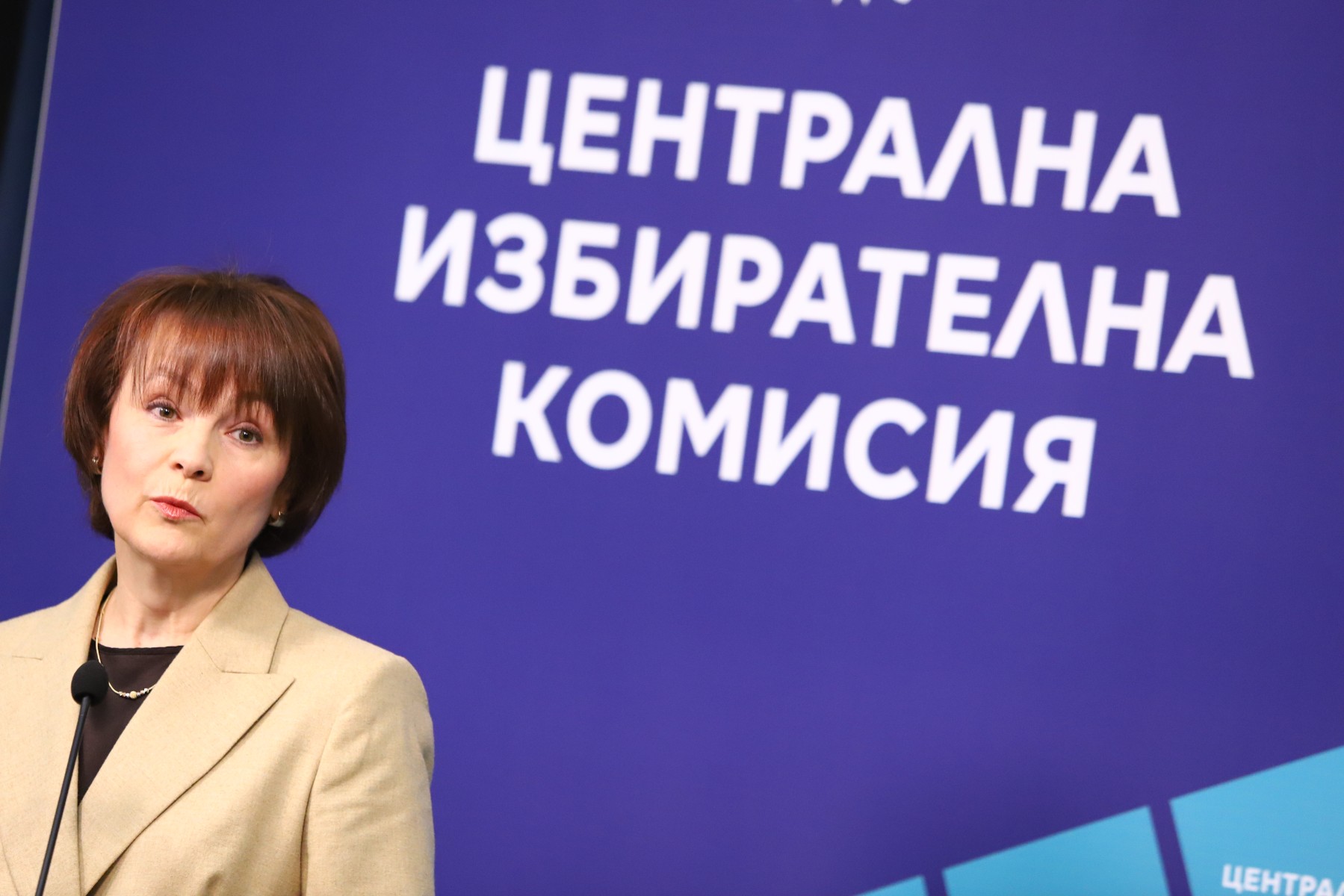 ЦИК пита вътрешния министър за сигурността на изборите след бомбените заплахи към училища