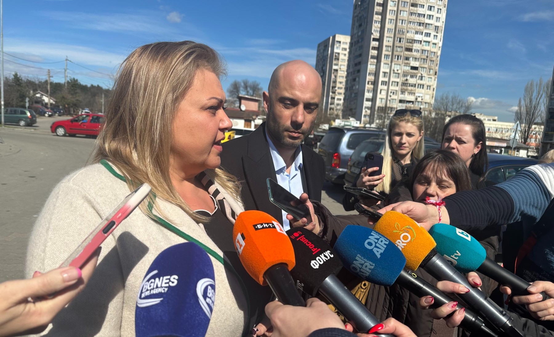 КЗП и БАБХ влязоха на проверка в хипермаркет, откриха нарушения