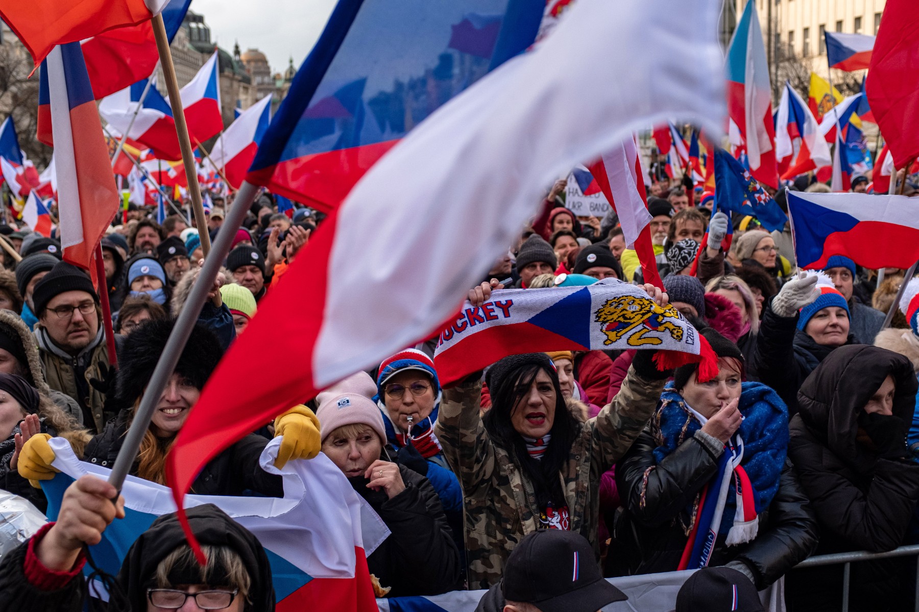 Хиляди на антиправителствен протест в Прага