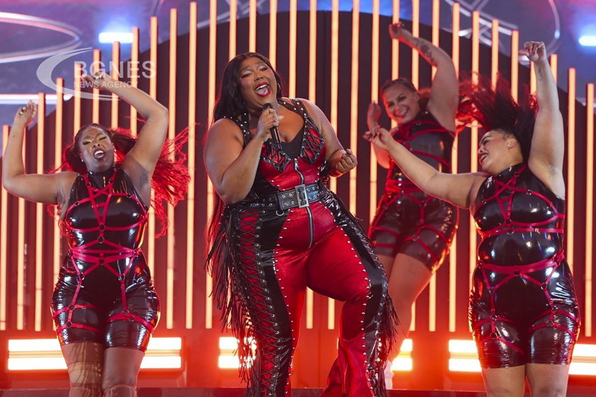 Lizzo отхвърли обвиненията в сексуален тормоз, отправени от бивши танцьорки