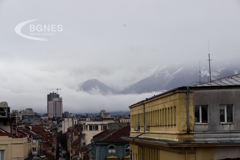 Облачно с валежи предимно в Централна България