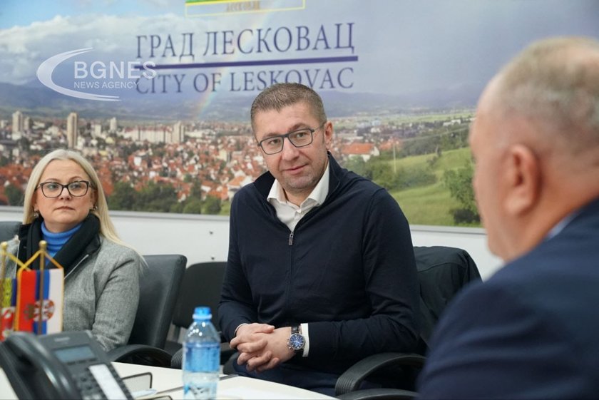 Мицкоски агитира за Вучич в Сърбия