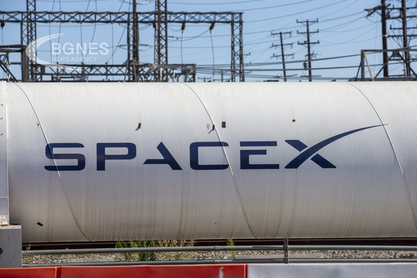 SpaceX резервира места за полети в космоса 