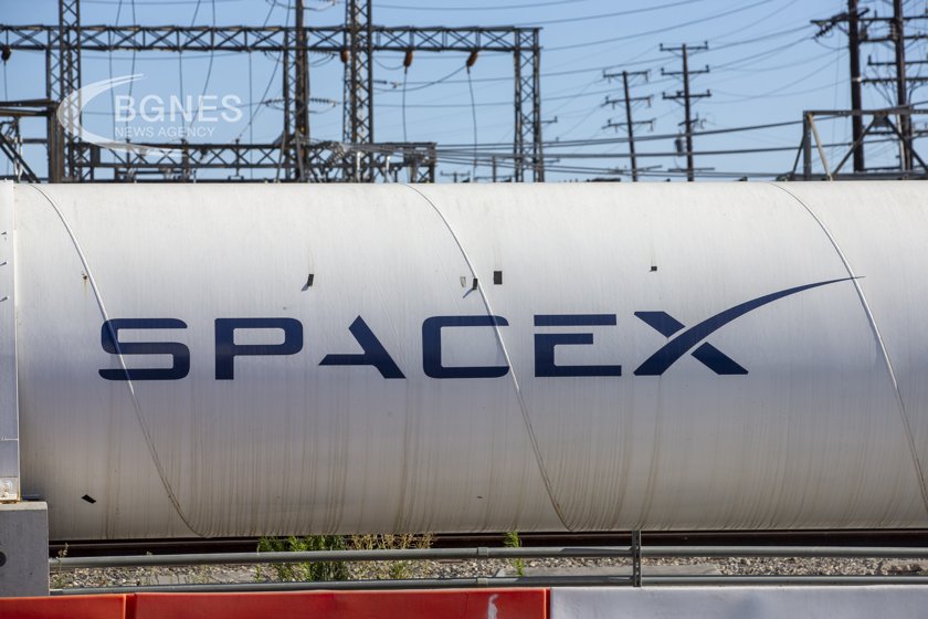 14-годишен е нает от SpaceX като софтуерен инженер