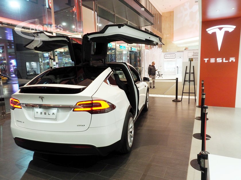 Колата автопилот на Tesla ще поевтинее 