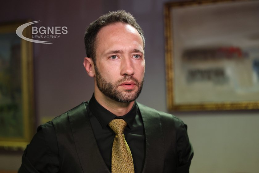 Дарин Ангелов за предизвикателството в пиесата “Хага”