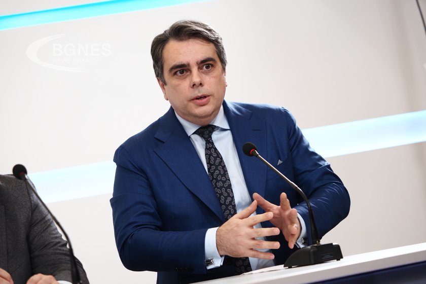 Василев: Пенсионните добавки са порочна практика, да направим трайно увеличение на пенсиите