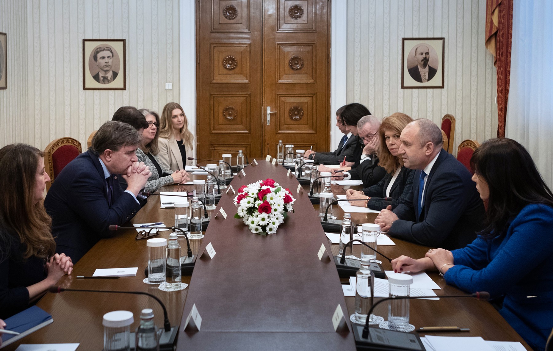 Херо Мустафа и Джим О‘Брайън при президента Радев