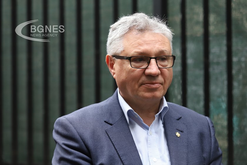 Велизар Шаламанов: България разполага с големи запаси от снаряди