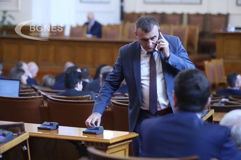 Депутатите изслушват министъра на отбраната Тодор Тагарев 