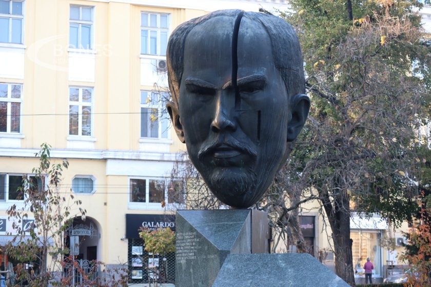 На 15 юли е посечен Стамболов, за който Родината и Конституцията бяха на първо място