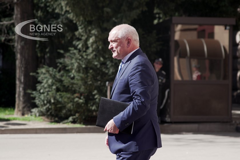 Главчев смени външния министър по семейни причини 