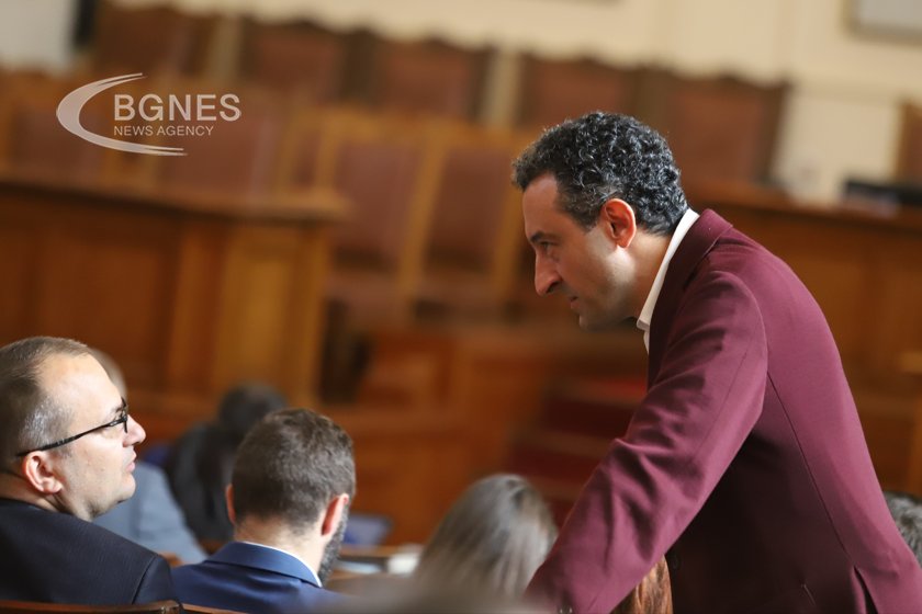 Лорер: Недопусмо е български граждани да бъдат нападани, МВнР е във връзка с РСМ