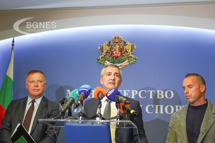 Министър Илиев: Предложихме назначаването на независим одит на срещата с БФС и изключените клубове
