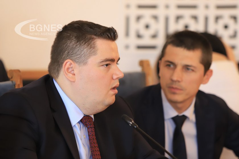 Правна комисия решава за ветото на президента върху измененията в ЗСВ 