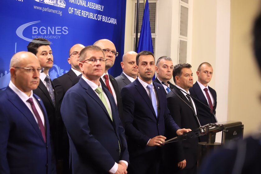 "Възраждане" поиска оставката на управителя на БНБ