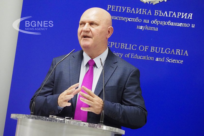 МОН предлага нов график за изпитите през учебната 2023/2024