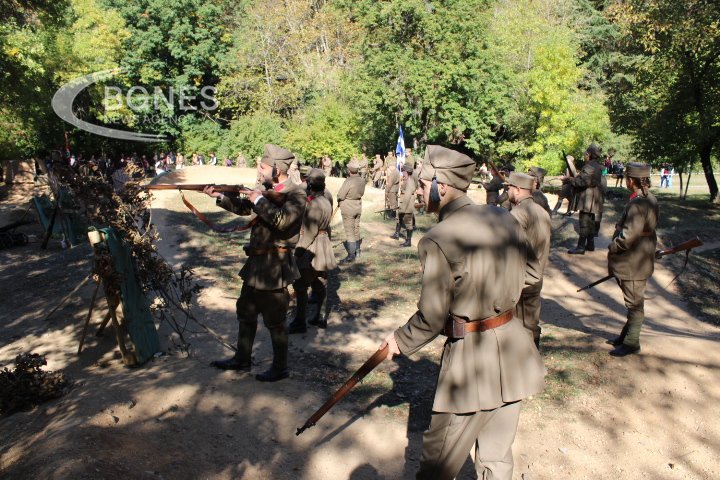 110 души участваха във възстановката „Преди последния залп“ в Благоевград