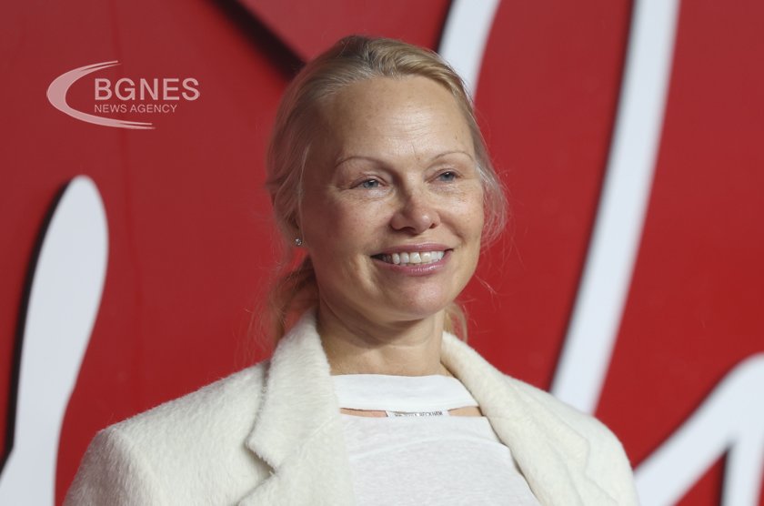Памела Андерсън се снима без грим в реклама 