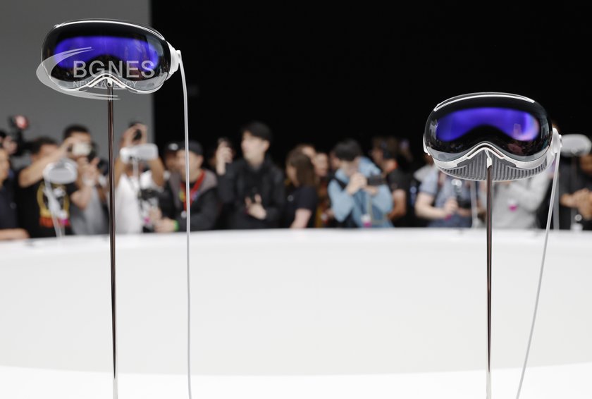 Apple съкращава производството на слушалките Vision Pro