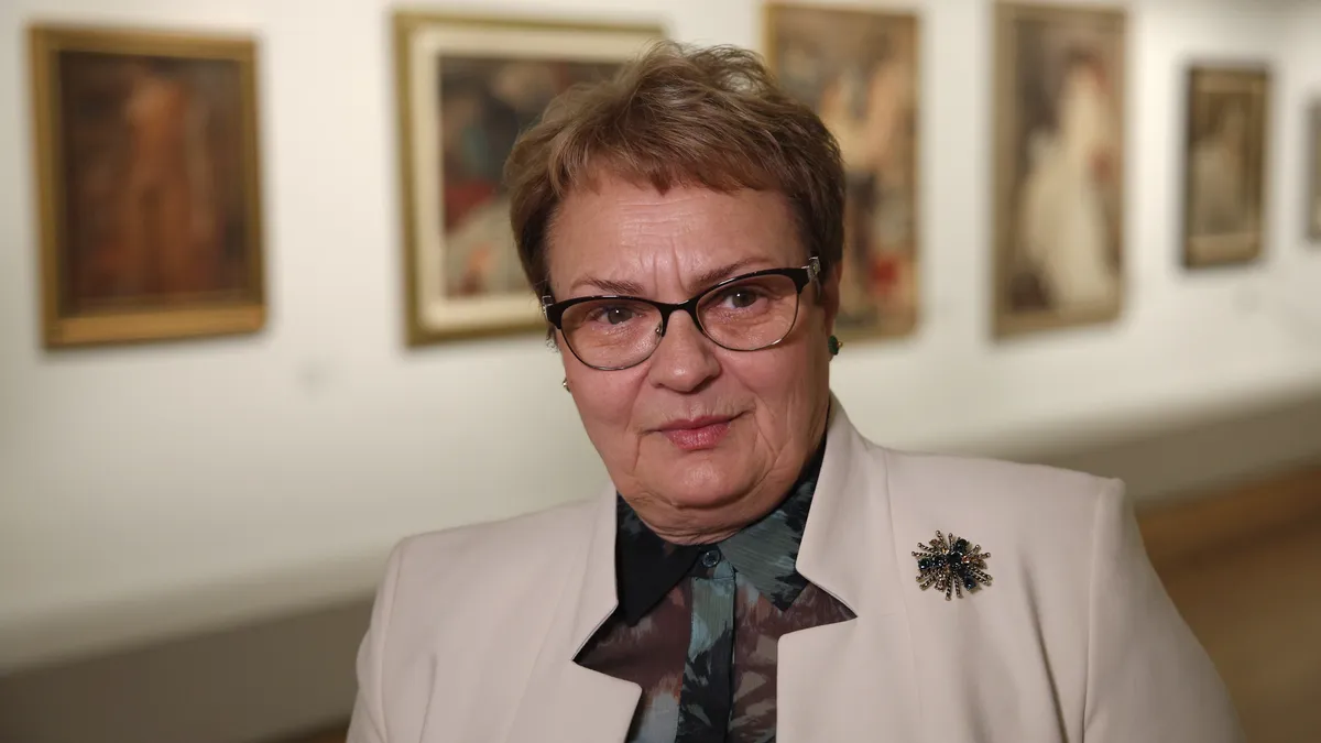 Аделина Филева: За Дечко Узунов говоренето върви през рисуването