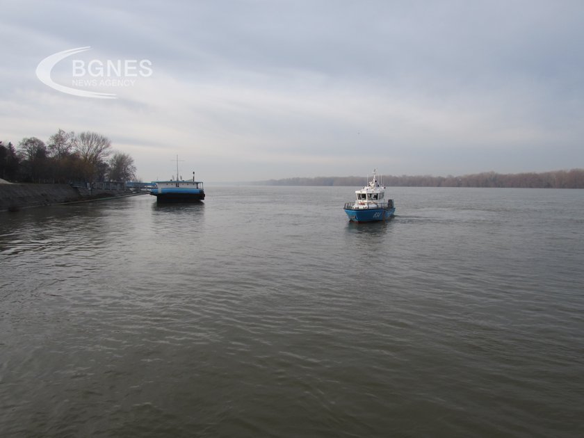 Сърбия задържа българския капитан на кораба, разлял петрол в Дунава