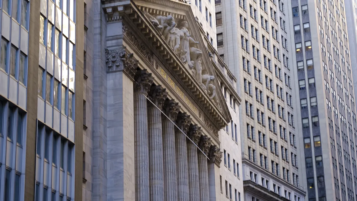 Акциите на Wall Street поскъпнаха, забавянето на инфлацията в САЩ предполага намаляване на лихвените проценти
