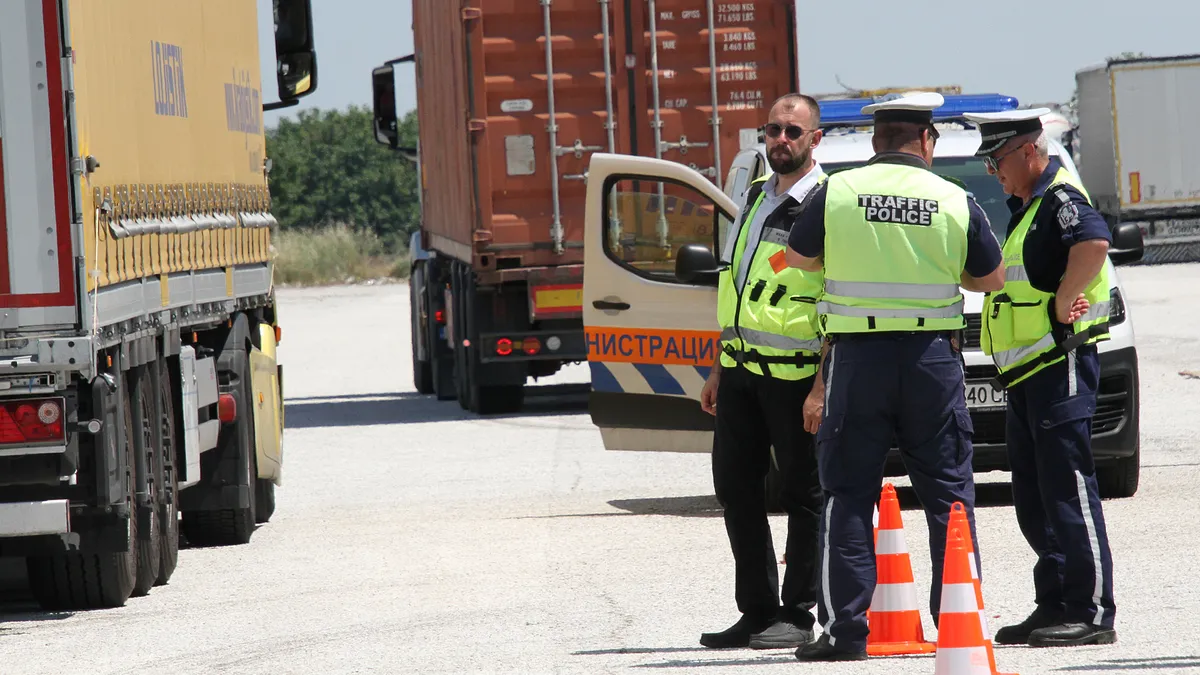 Акция на полицията в Пловдив, провериха 60 ТИР-а, шофьорите си плащат глобите веднага
