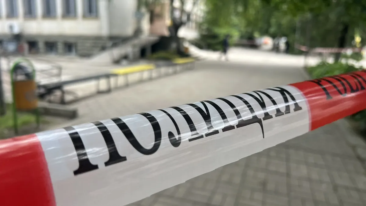 Акушерки от Сливен танцували чалга с новородени бебета на ръце по време на смяна