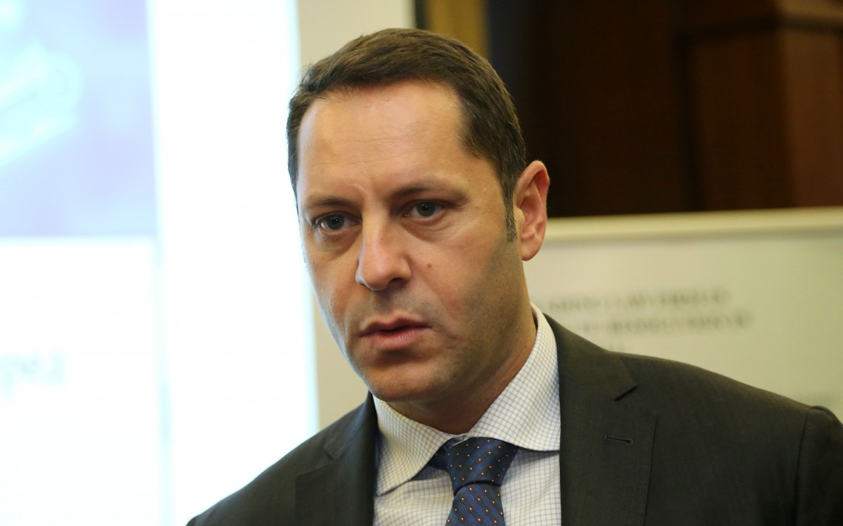 Александър Манолев подаде оставка