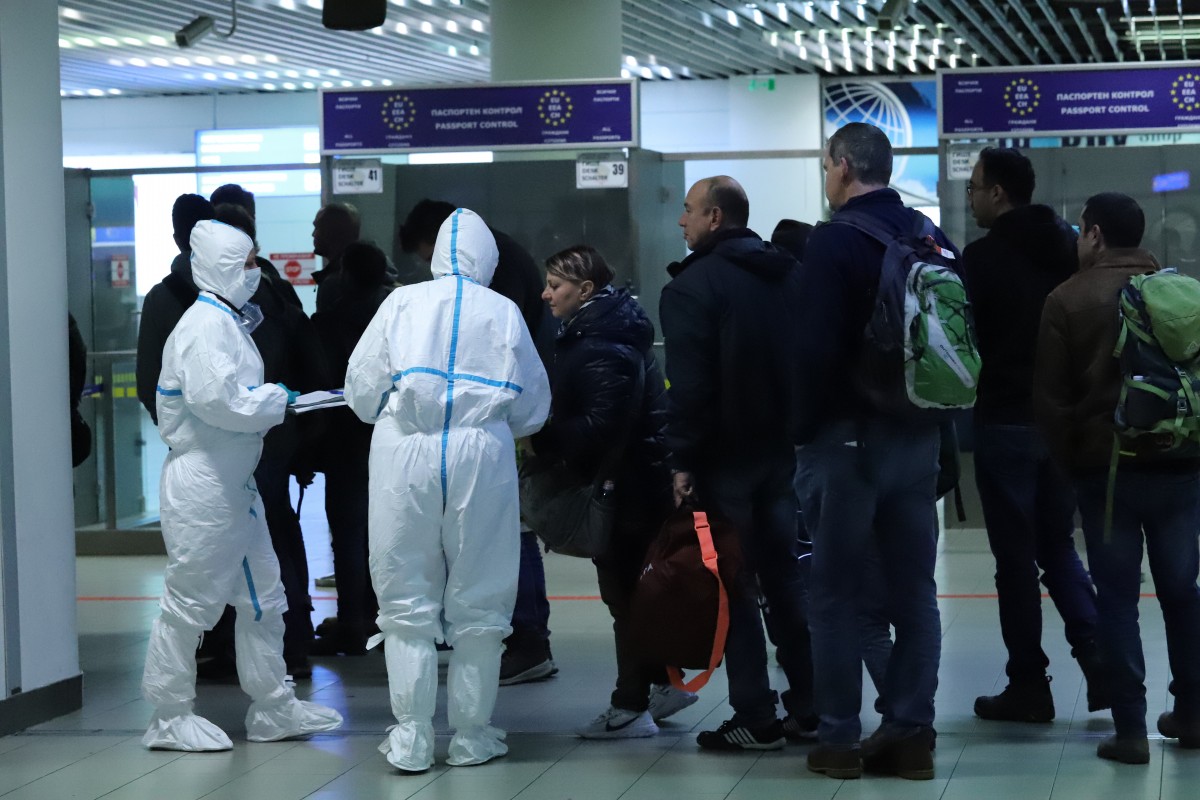 Ананиев забрани влизането на граждани от трети страни в България