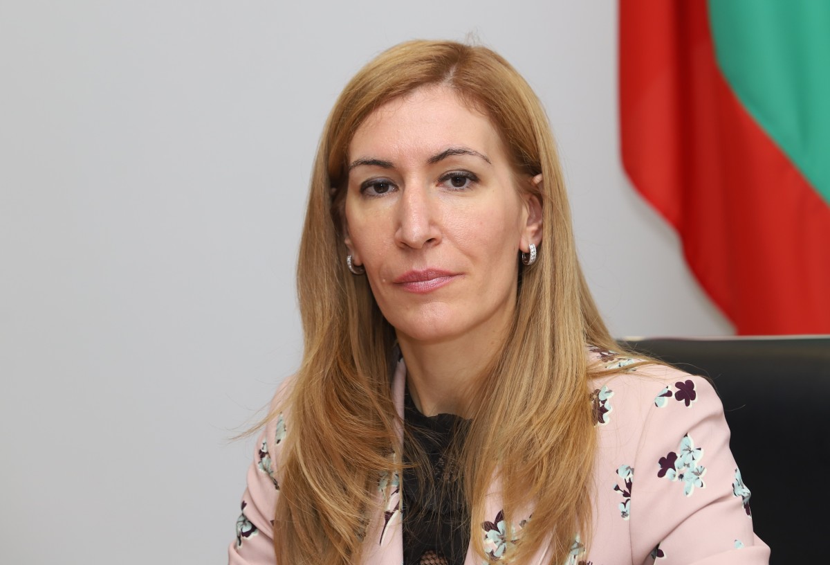 Ангелкова: Издадох заповед за спиране на всякакъв вид туризъм
