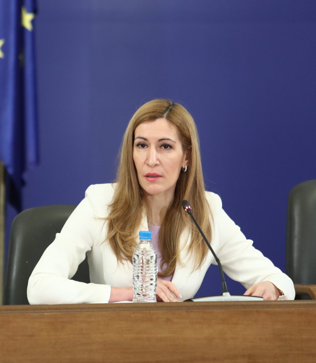 Ангелкова: На 1 юни плажовете ще са готови, дано успеем да ги отворим