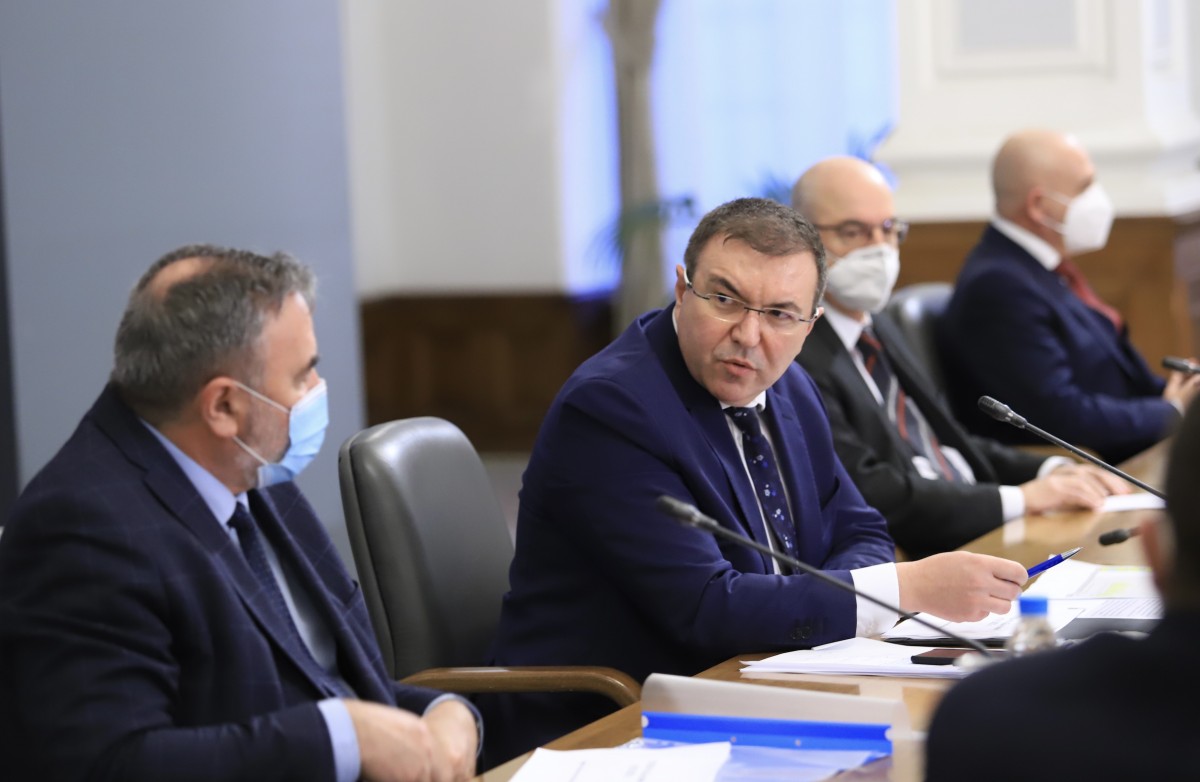 Ангелов: Нелепо е да правим политика в момента