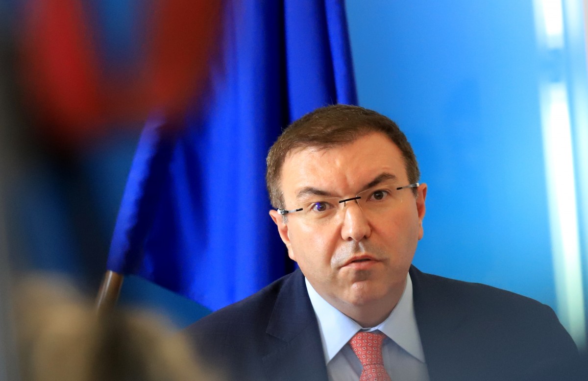 Ангелов: Няма да се затварят градове, но трябва да се спазват мерките