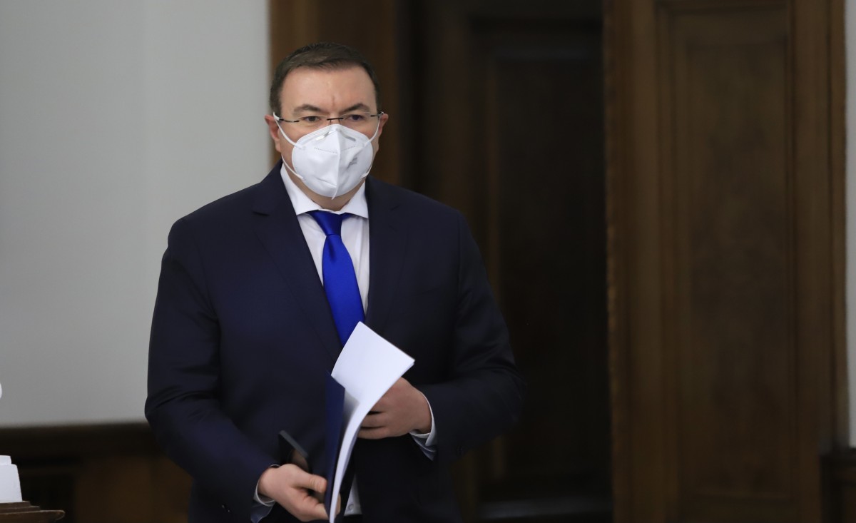 Ангелов: Обсъждаме варианти за ускоряване на темпа на ваксинация
