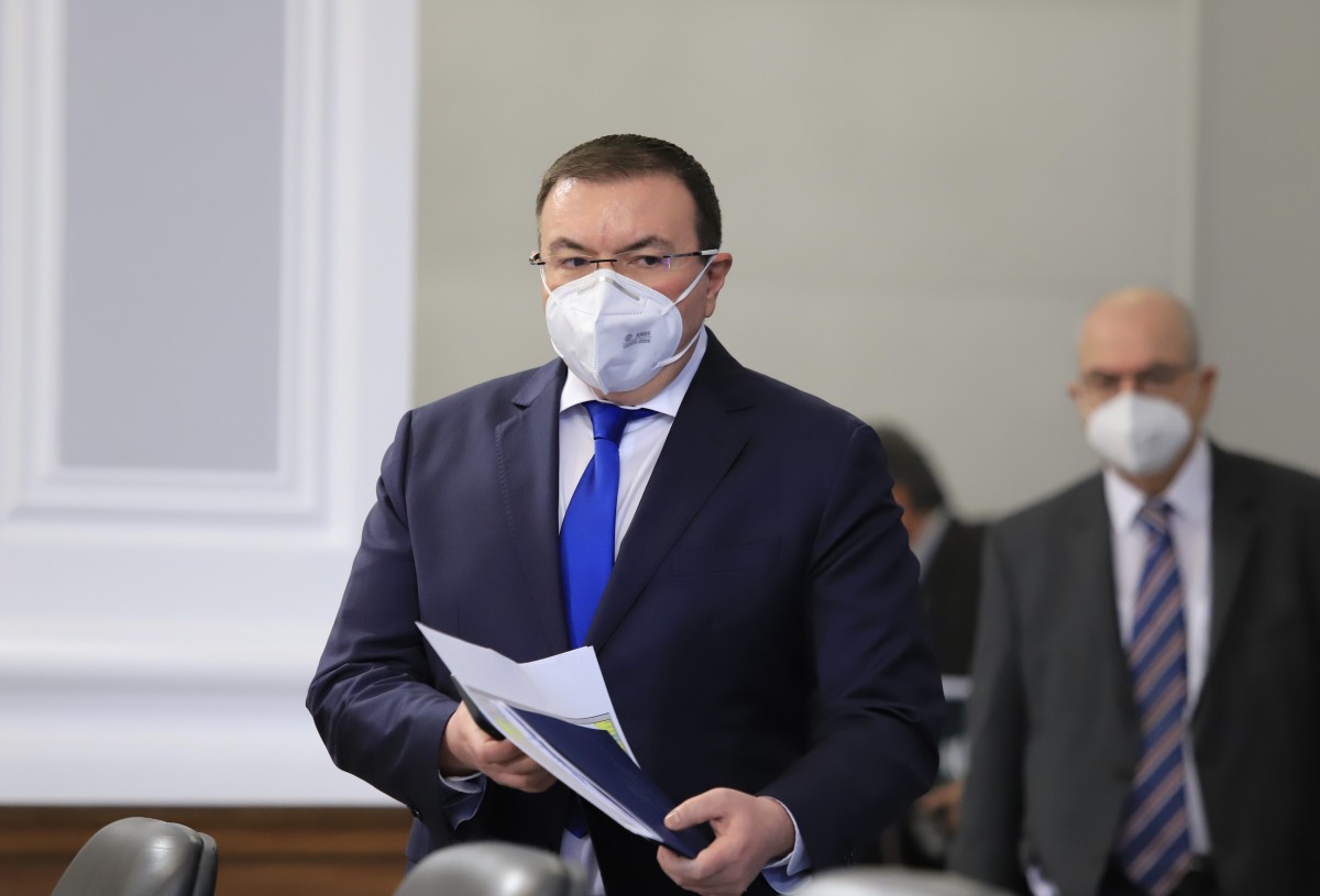 Ангелов: Основна цел е да държим пандемията на каишка