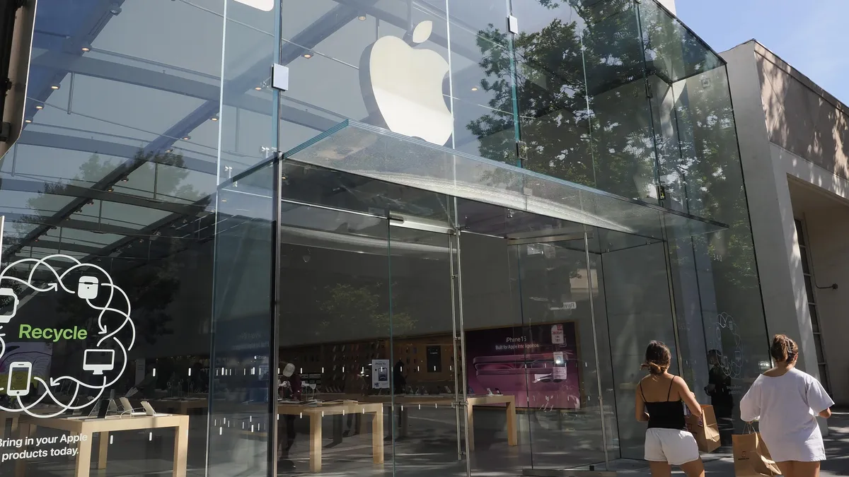 Apple очаква загуби от 900 млн. долара заради митата