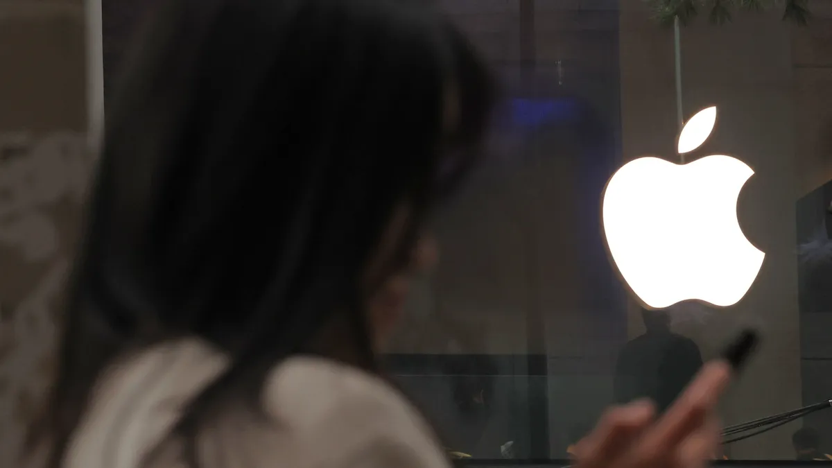 Apple под натиск да блесне след провала при интегрирането на AI