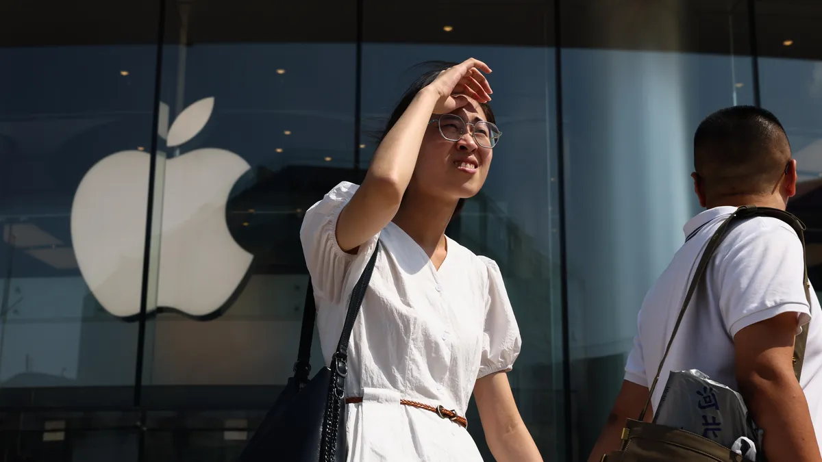 Apple съди китайската компания Oppo и бивш свой инженер за кражба, свързана с Apple Watch