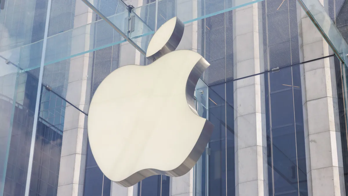 Apple ще инвестира в OpenAI