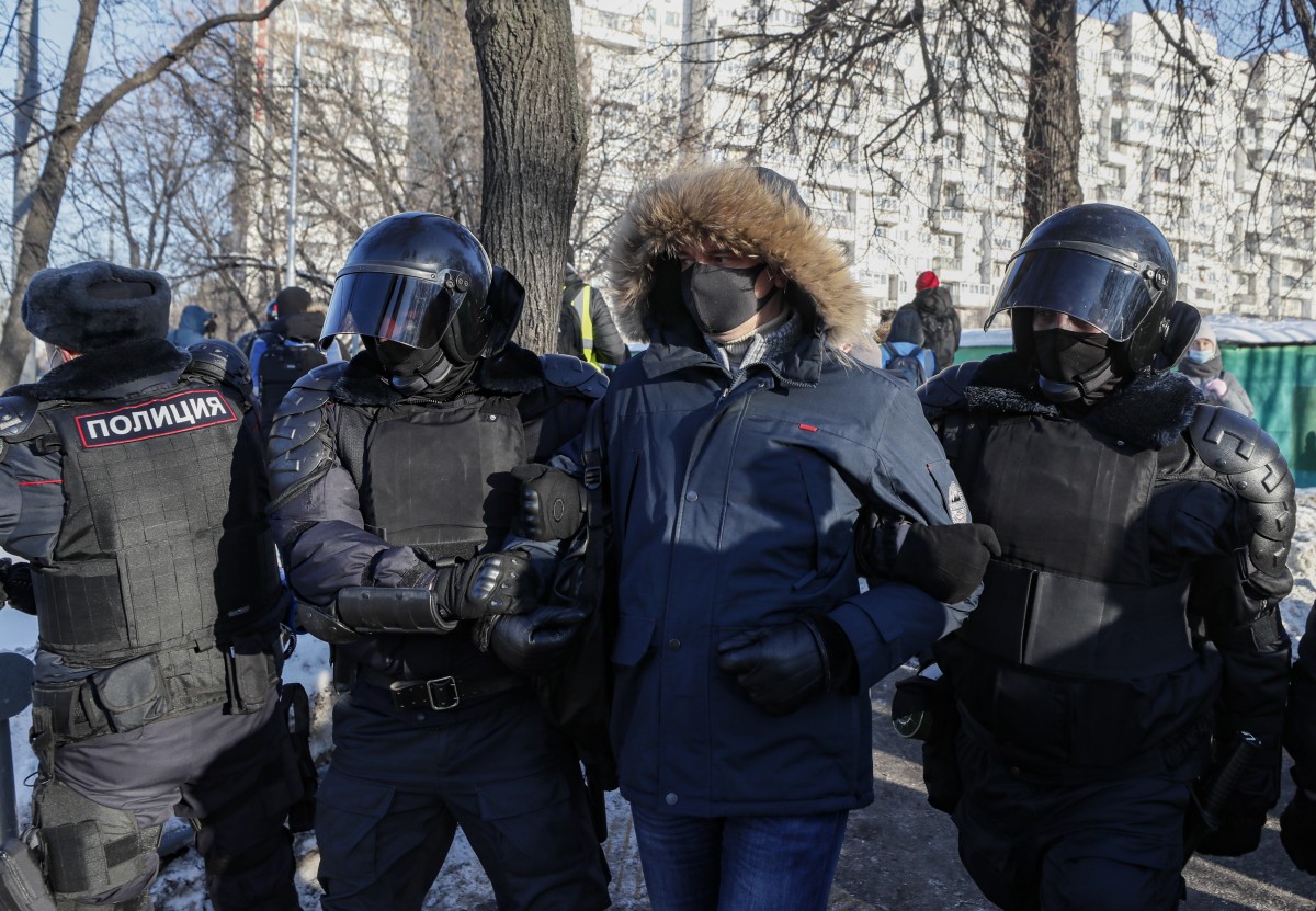 Осъдиха Навални, ще лежи в колония