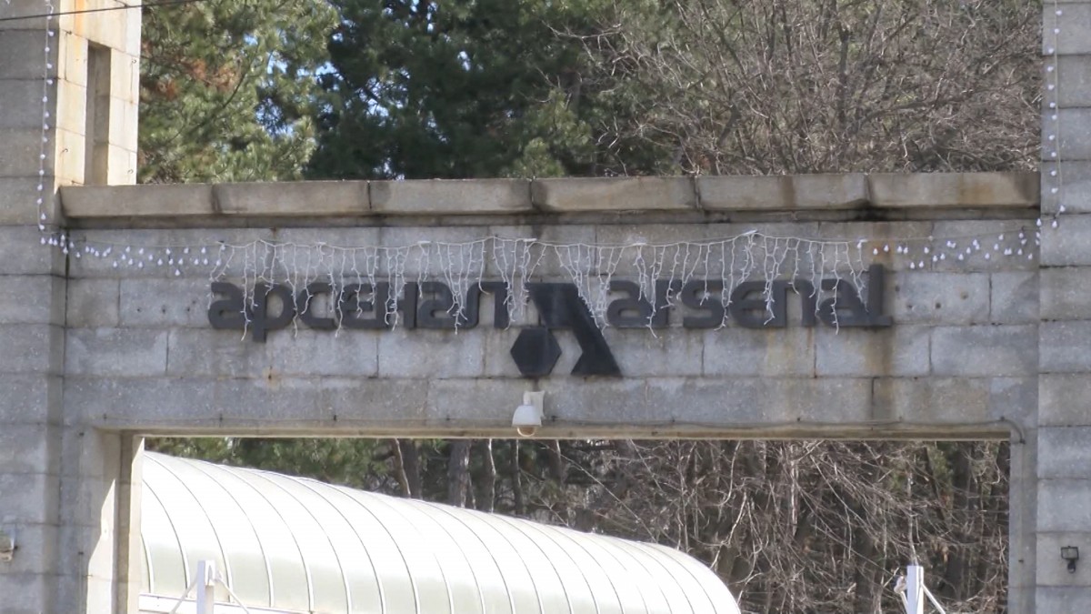 "Арсенал" съкращава към 2 000 работници