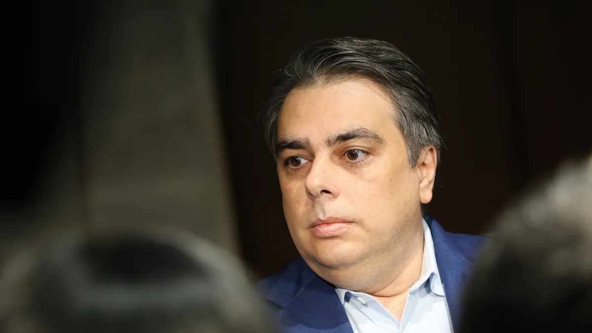 Асен Василев: Борисов да излезе от храстите и да се приемат антикорупционните закони по ПВУ